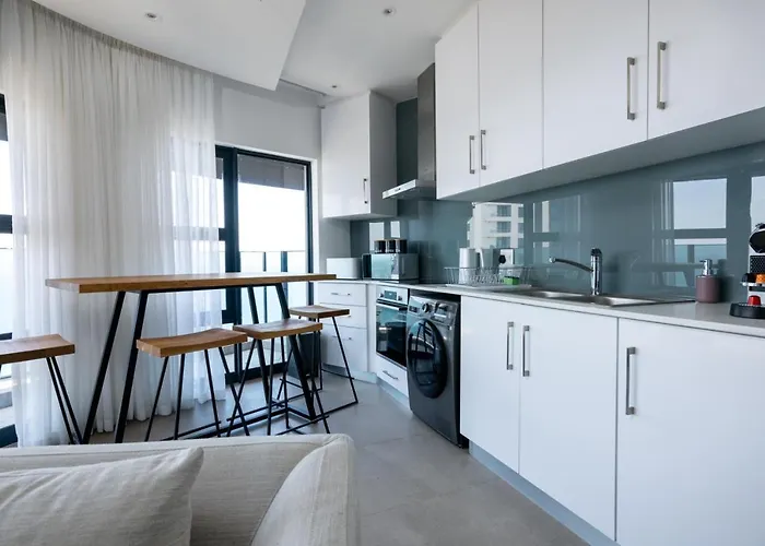 Opulent Oceans Apartment 2505 With Sea Views